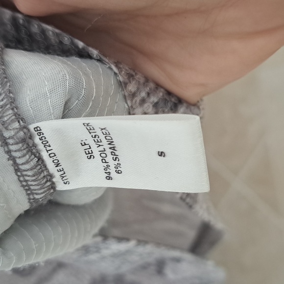 Oversized Snakeskin sequence design Top. SzS.Excellent. Round neck short sleeve - Picture 6 of 7